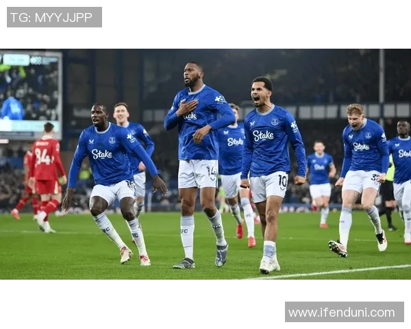 英超焦点战巴萨与多特蒙德平局红牌争议引发全场热议